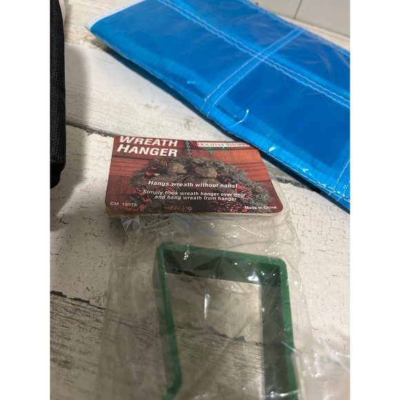 Assorted gifts - Picture 10 of 14